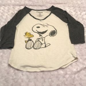 Graphic quarter sleeve shirt